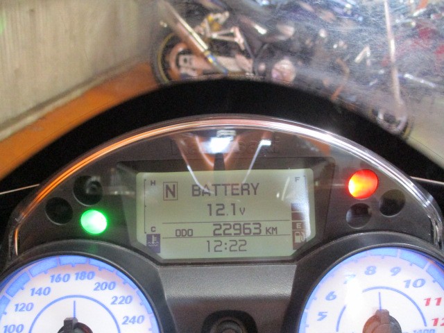 走行も２２９６３ｋｍのまだまだの一台！見た目とは違い乾燥重量僅か２２０ｋｇ！大型ビギナーも安心！！